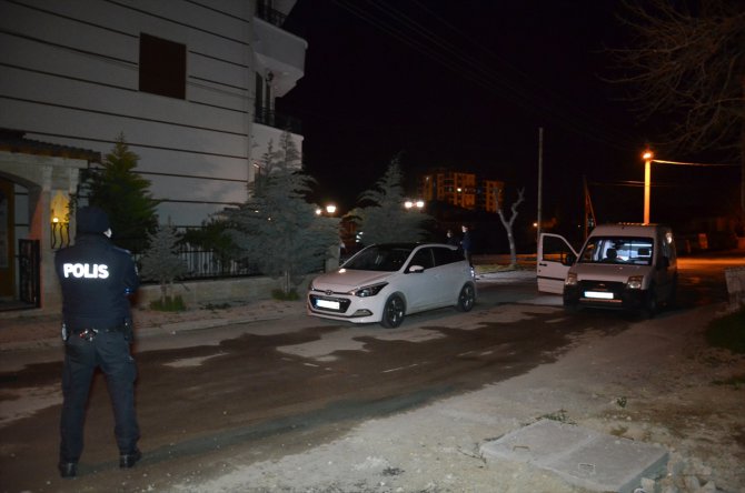 Karaman'da evinin önünde silahlı saldırıya uğrayan kişi yaralandı