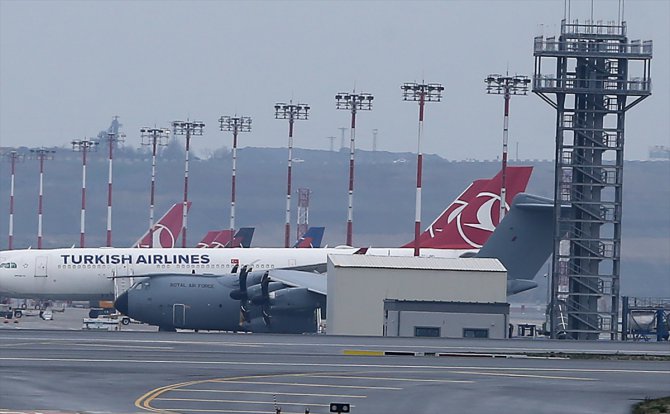 İngiliz Hava Kuvvetleri uçağı, sağlık ekipmanları için İstanbul'a geldi