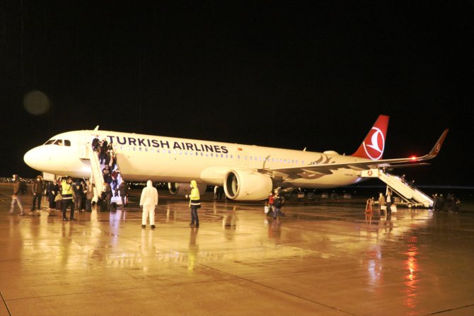 Almanya'dan getirilen 182 Türk vatandaşı Ağrı'da yurtlara yerleştirildi