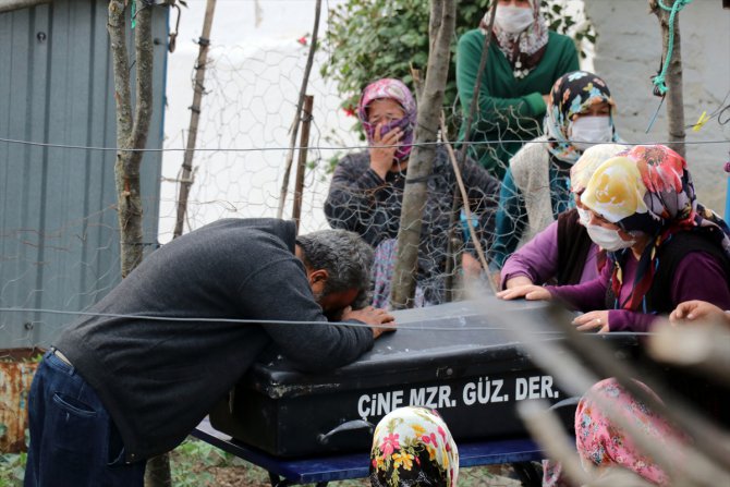 Aydın'da yangında ölen 2 ve 4 yaşlarındaki kız kardeşlerin cenazeleri toprağa verildi