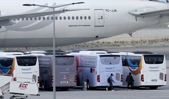 Birleşik Arap Emirlikleri'ndeki Türk vatandaşları İstanbul'a getirildi