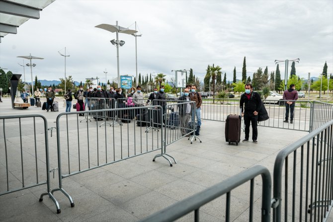 Karadağ'daki 80 Türk vatandaşı ülkeden ayrıldı