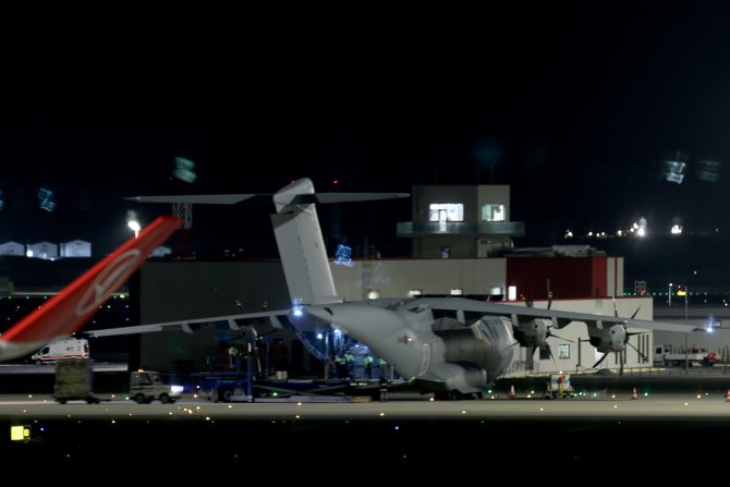 Sağlık ekipmanlarını almak için gelen İngiliz uçağı İstanbul'dan ayrıldı