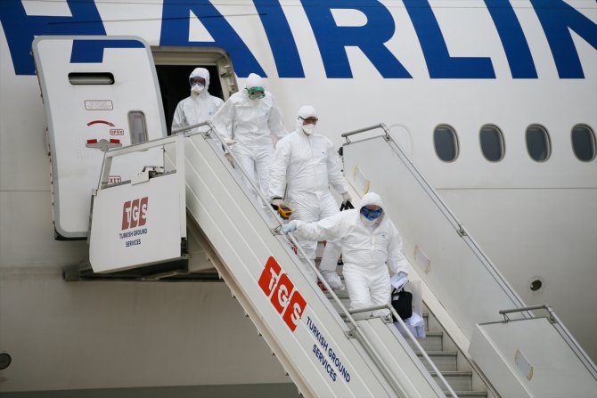 Suudi Arabistan'daki 350 Türk vatandaşı THY uçağıyla İzmir'e getirildi