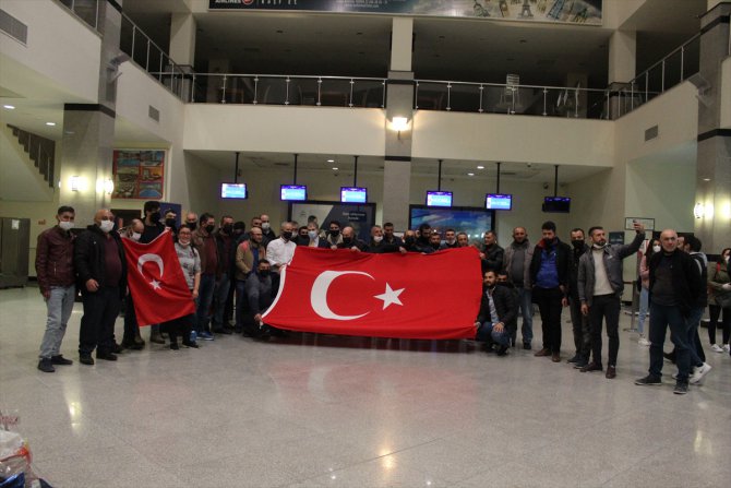 Azerbaycan'daki 179 Türk vatandaşı THY'nin seferiyle Türkiye'ye hareket etti