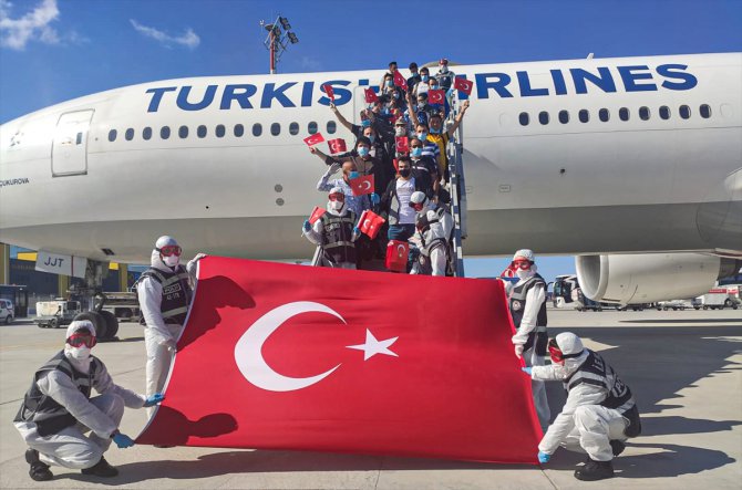 BAE ve Suudi Arabistan'daki Türk vatandaşları İstanbul'a getirildi