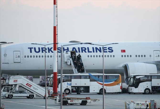 Kanada'dan 349 Türk vatandaşı İstanbul'a getirildi