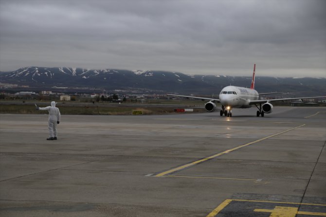 Moldova'dan uçakla Erzurum'a getirilen 159 Türk vatandaşı Bayburt'a gönderildi