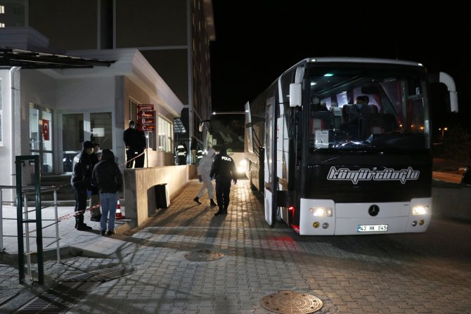 Sırbistan'dan getirilen 94 Türk vatandaşı Kütahya'daki yurtlara yerleştirildi