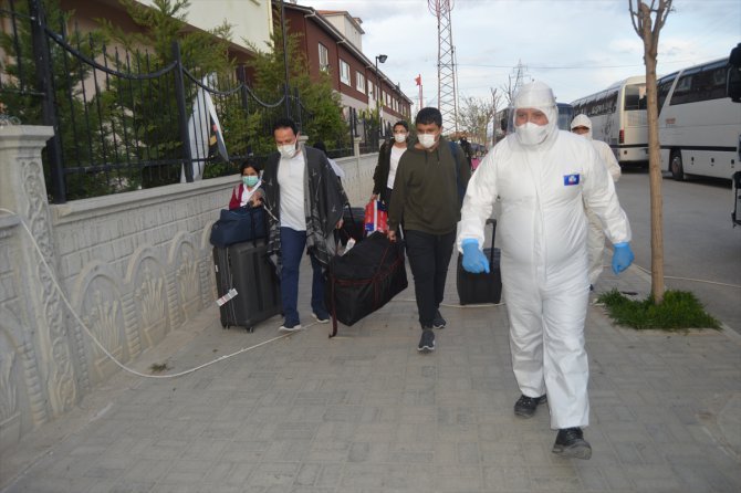 Suudi Arabistan'dan getirilen 182 Türk vatandaşı Afyonkarahisar'daki yurda yerleştirildi
