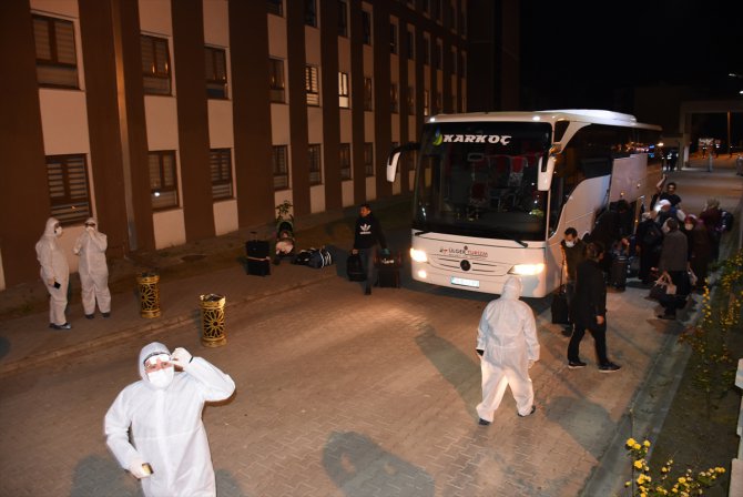 Fransa'dan getirilen yolcular Bartın'da öğrenci yurduna yerleştirildi
