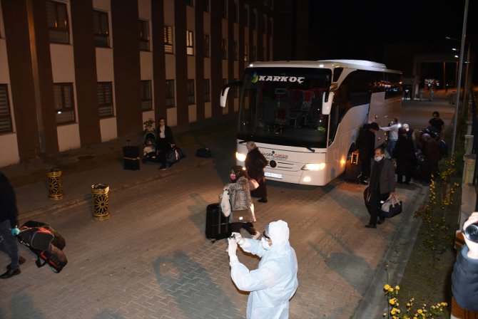 Fransa'dan getirilen yolcular Bartın'da öğrenci yurduna yerleştirildi