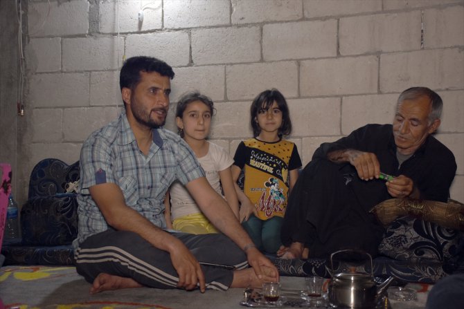İdlib’deki kamplarda yaşayanlar ilk sahuru ev hasretiyle yaptı