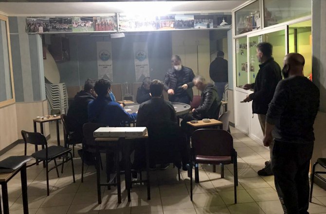 İstanbul'da kumar oynayan 8 kişiye para cezası kesildi