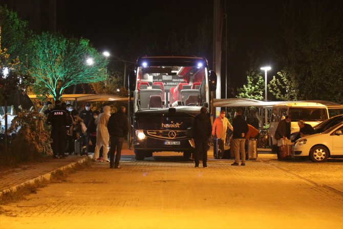 İsveç ve İsviçre'den getirilen Türk vatandaşları Bursa'da yurda yerleştirildi