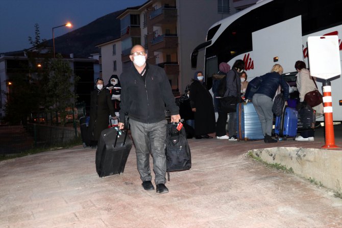 İsviçre'den getirilen 155 Türk vatandaşı Amasya'da yurda yerleştirildi