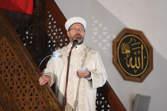 Ramazanın ilk cuma namazını Diyanet İşleri Başkanı Erbaş kıldırdı