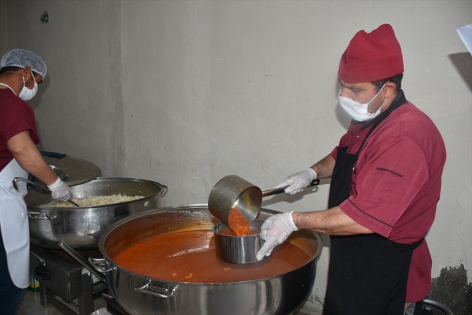 Şanlıurfa'da gönüllüler ihtiyaç sahiplerine sıcak yemek götürecek