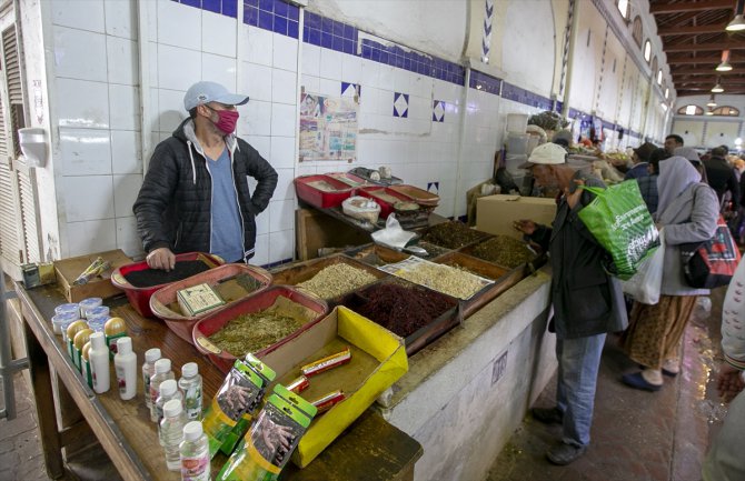 Tunus'ta koronavirüs tedbirleri eşliğinde ramazan alışverişi