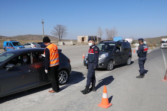 Yozgat'ta koronavirüs tedbirlerine uymayan 735 kişiye 820 bin lira ceza