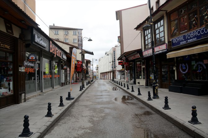 Erzurum'da sokağa çıkma kısıtlamasının üçüncü gününde sokaklar boş kaldı