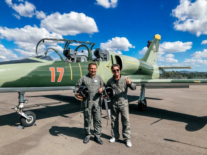 Türk pilottan Anzak Günü’nde Avustralya ve Türk askerlerine saygı uçuşu