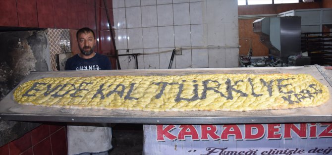 "Evde kal Türkiye/Kars" yazılı 2,20 metrelik pide açık artırmayla satıldı