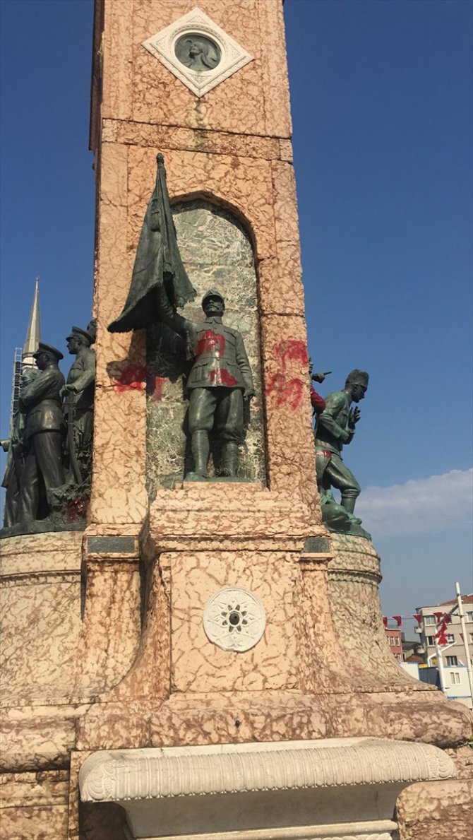 Taksim Cumhuriyet Anıtı'na yazı yazan şüpheli yakalandı