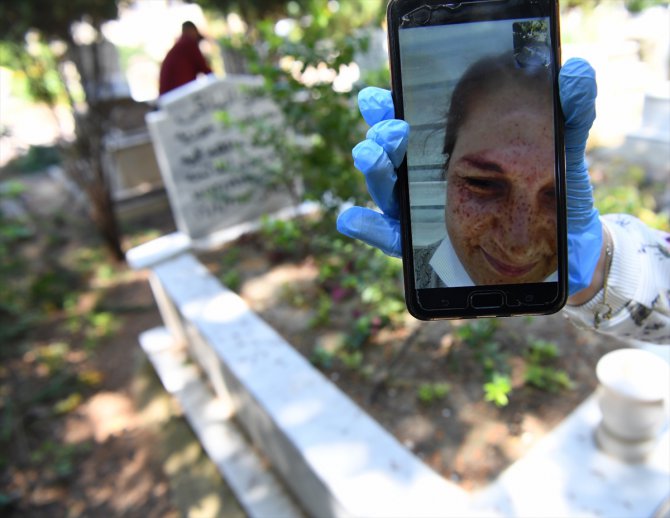 Antalya'da ölüm yıl dönümünde görüntülü telefondan mezarını gördüğü annesine dua etti