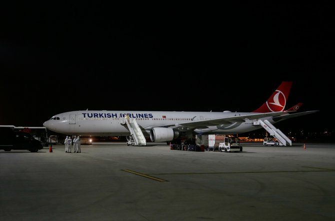 Hindistan'dan getirilen 87 Türk vatandaşı, İzmir'de karantinaya alındı