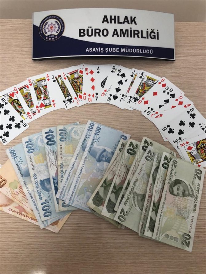 Kahramanmaraş'ta kumar oynatılan iş yerinde 3 kişi yakalandı