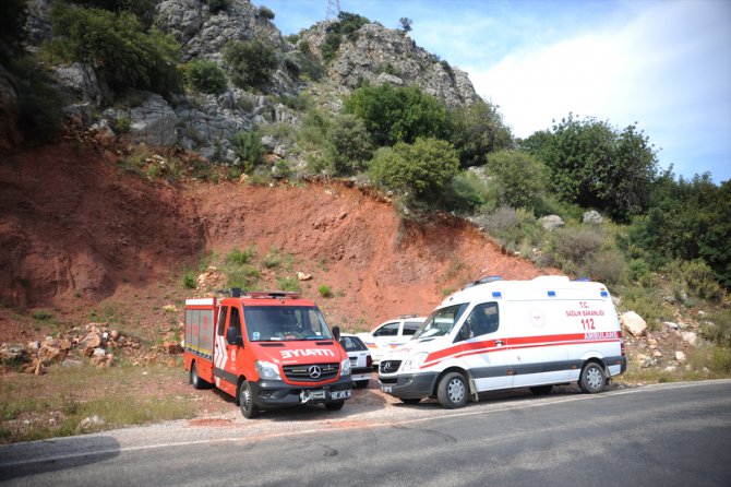 Antalya'da sarp arazide mahsur kalan kişi için kurtarma çalışması başlatıldı