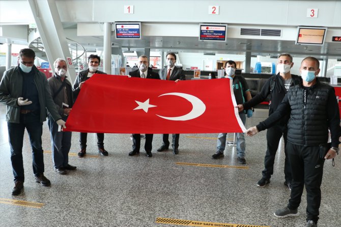 Arnavutluk'taki Türk vatandaşları yurda dönüyor