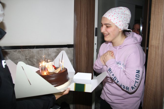 Konya'da lise öğrencisine doğum günü sürprizi