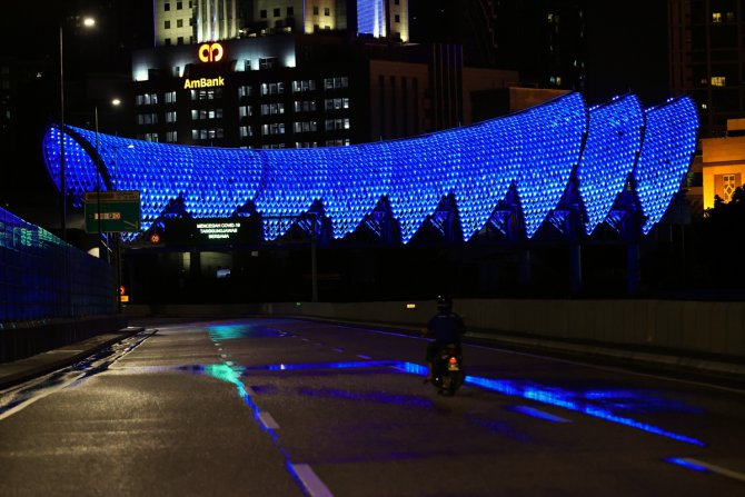 Malezya'da sağlık çalışanlarına teşekkür için mavi ışıklar yandı