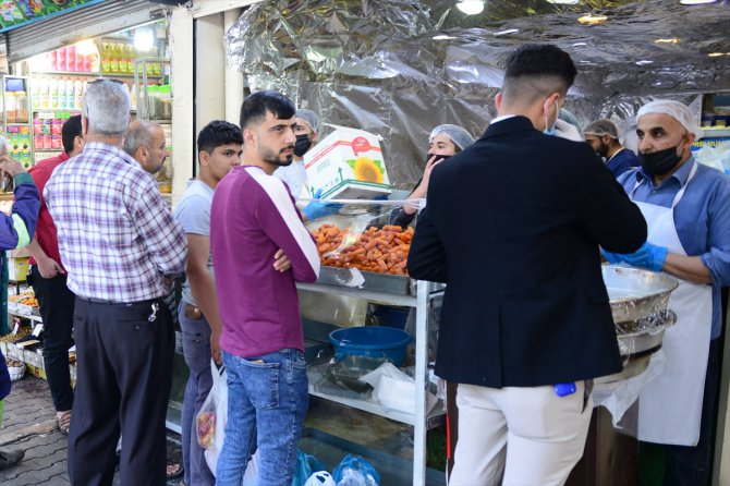 Süleymaniye'de ramazanın vazgeçilmezi lokma tatlısına ilgi bu yıl daha fazla