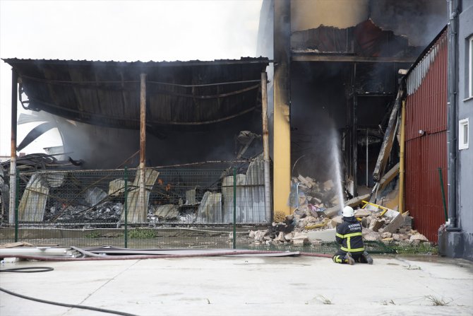 GÜNCELLEME - Edirne'de bir yapı marketin deposundaki yangın kontrol altına alındı