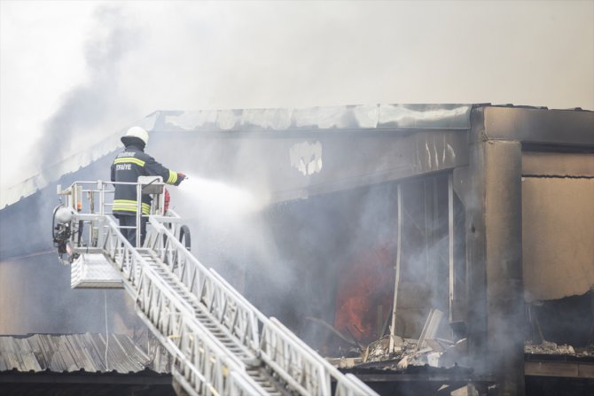 GÜNCELLEME - Edirne'de bir yapı marketin deposundaki yangın kontrol altına alındı