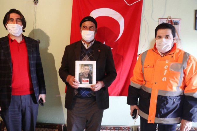 Bakan Soylu, PKK'lı teröristlerin oğlunu kaçırdığı Salih Gökçe ile görüştü