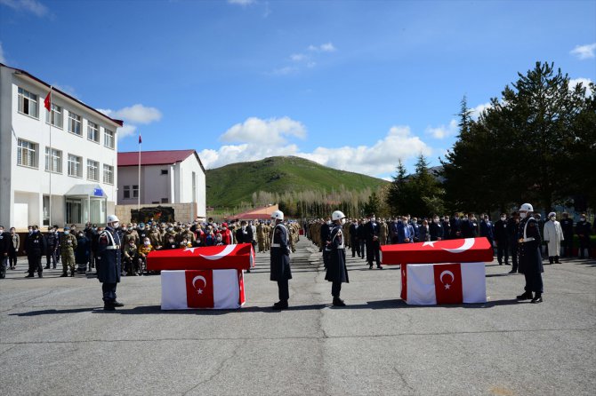 Bitlis'te şehit olan iki asker için tören