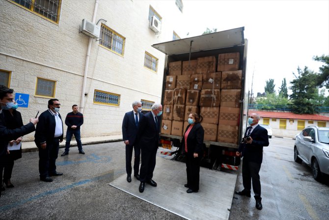 Filistin Sağlık Bakanlığı, Türkiye'nin gönderdiği tıbbi malzemeyi teslim aldı