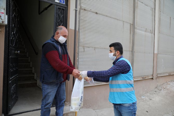 Gaziantep'te bin 500 ailenin evine düzenli olarak iftarlık götürülüyor