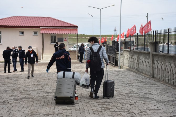 İrlanda'dan getirilen Türk vatandaşlarının Kars'taki karantina süreleri tamamlandı