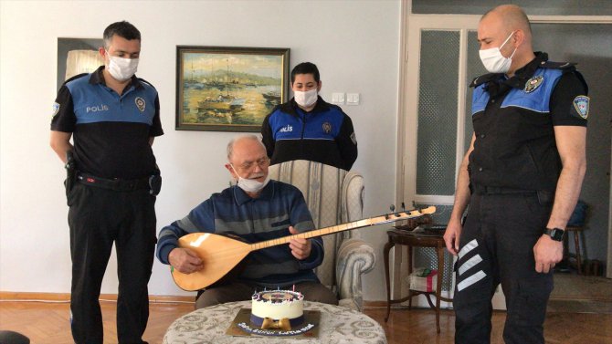 Adana polisinden yalnız yaşayan avukata 80. yaş günü sürprizi