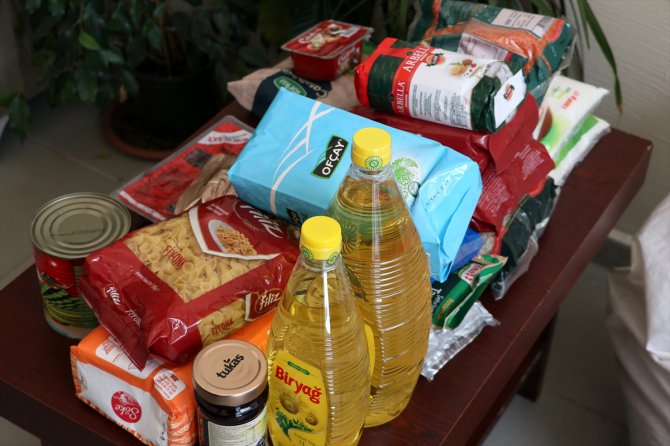 İzmir'de "askıda gıda" uygulaması ihtiyaç sahiplerine umut oldu