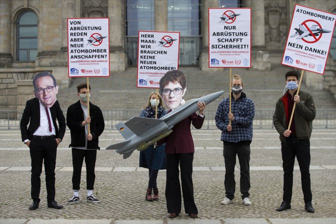 Almanya'nın ABD’den savaş uçağı alma planları protesto edildi