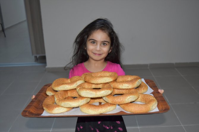 Trabzon'da karantinada 9 yaşına giren İlayda'ya doğum günü sürprizi