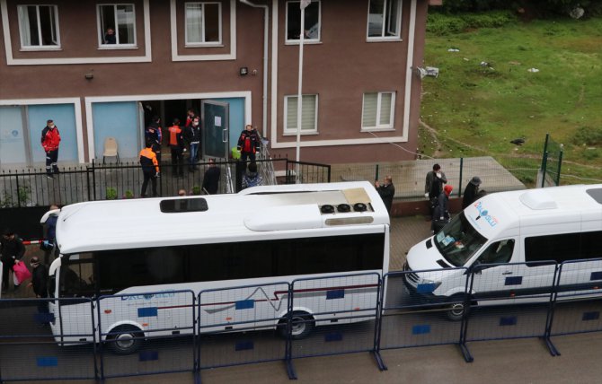 Zonguldak'ta karantina süresi sona eren 360 kişi memleketlerine uğurlandı