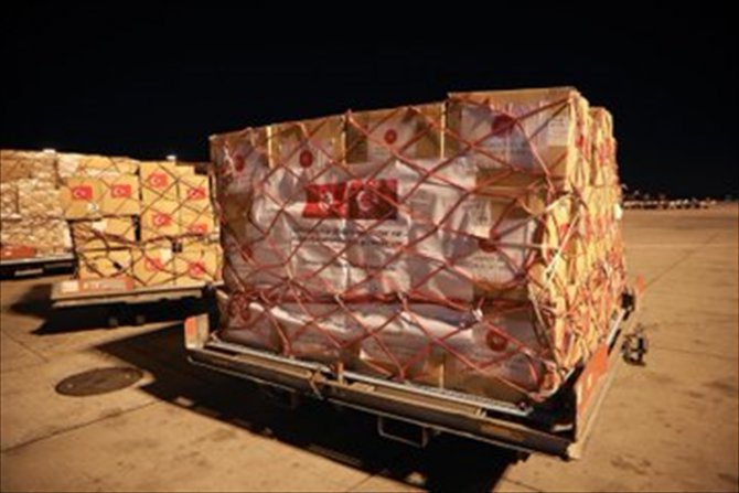 MSB: Kovid-19'la mücadelede kullanılacak tıbbi yardım malzemeleri Tunus'a gönderildi