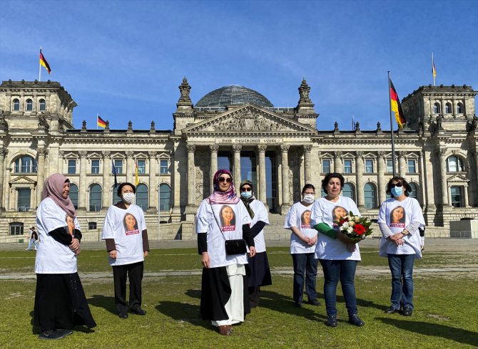 PKK tarafından kızı kaçırılan Maide T. Alman Meclisi önündeki eylemini sürdürüyor